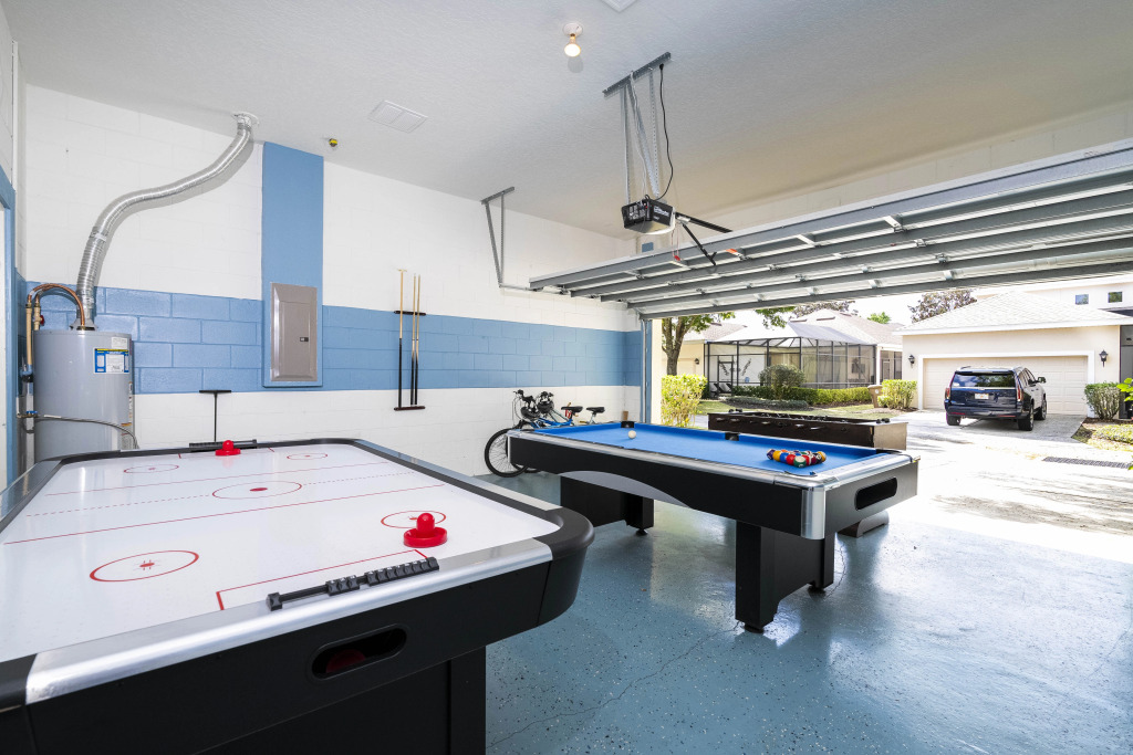 Stunning 5 Bd Home w/ Pool Close to Disney 7420