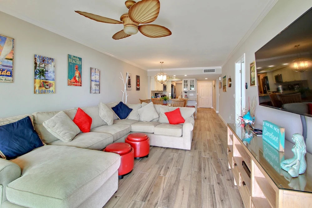Land's End 405 Building 11 TOP Floor/beachfront Condo