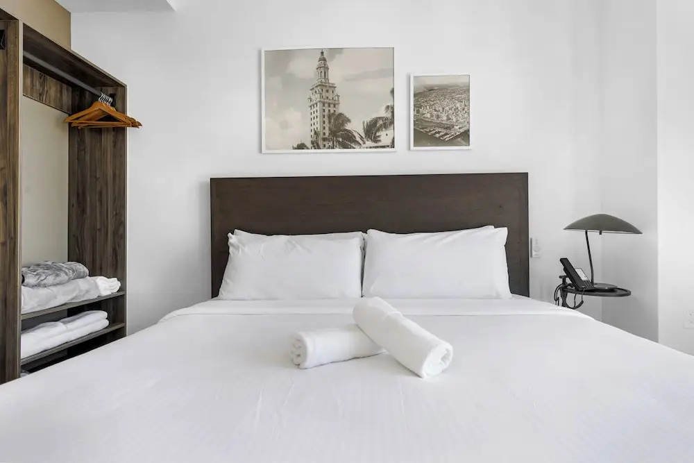 Luxury 1-BD with Breathtaking DTW Views