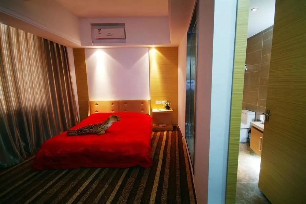 Holiday Bay Fashion Hotel