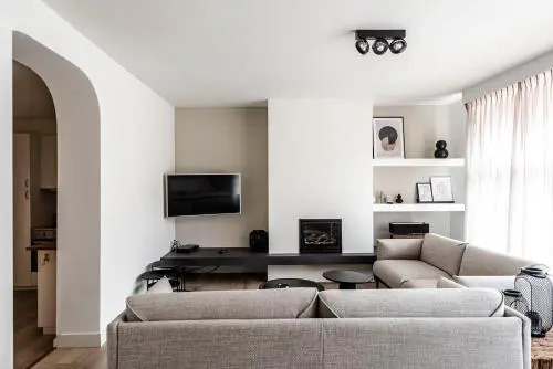 Timeless City Residence