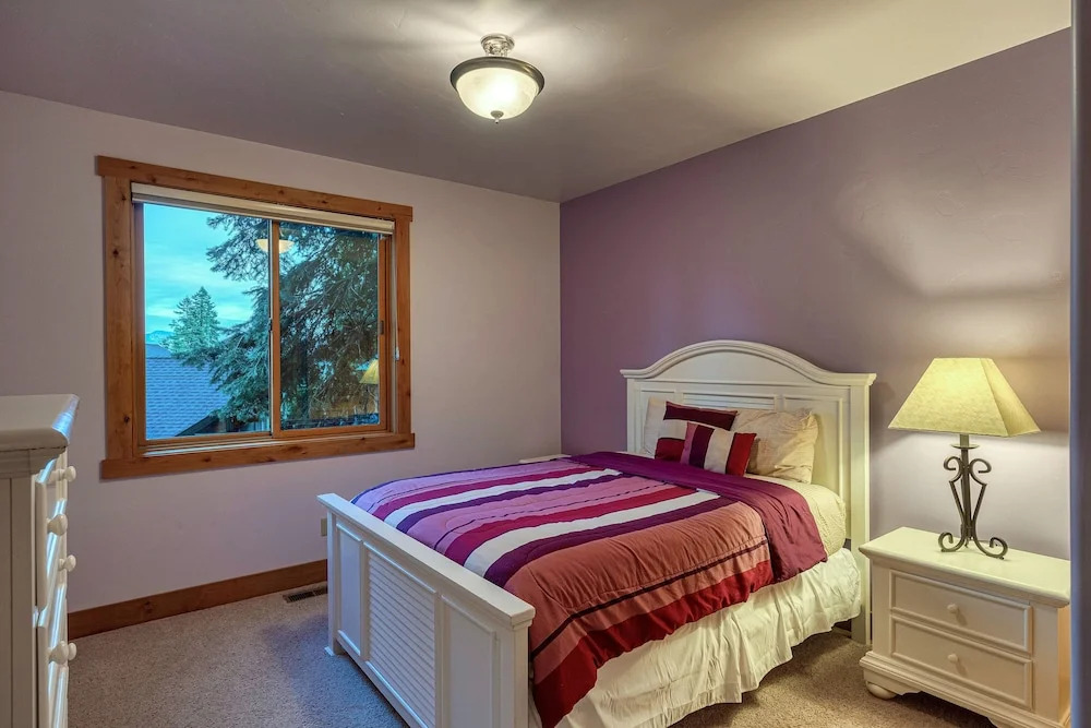 New Listing! Elegant , Tahoe Donner Amenities 4 Bedroom Home