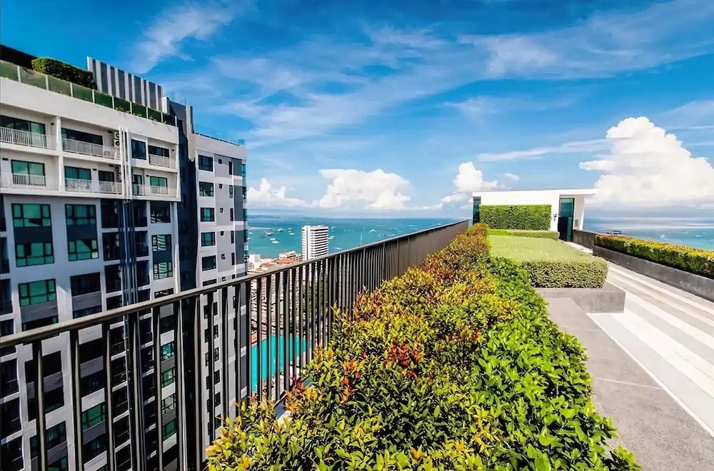 Near The Beach and Best Pool - Great Location