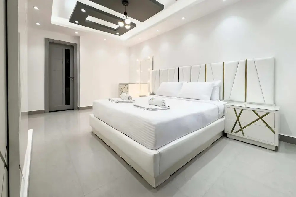 Xuru Stays I The Bold & Bright 3bdr Apt. 15 Min To Airport
