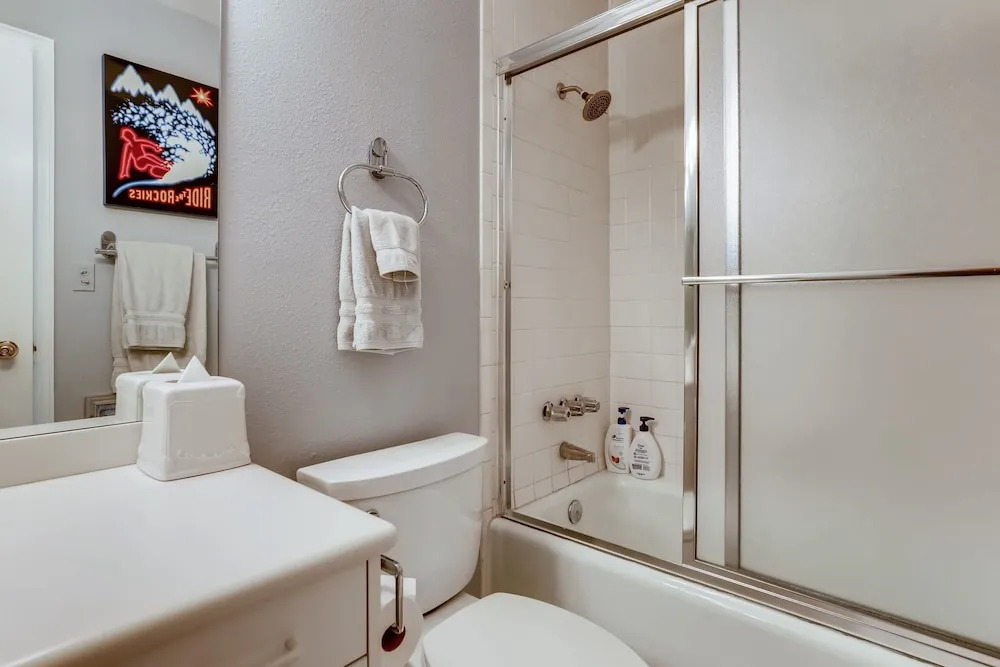 New Listing! Apres-ski Dream - Walk To Gondolas 4 Bedroom Condo