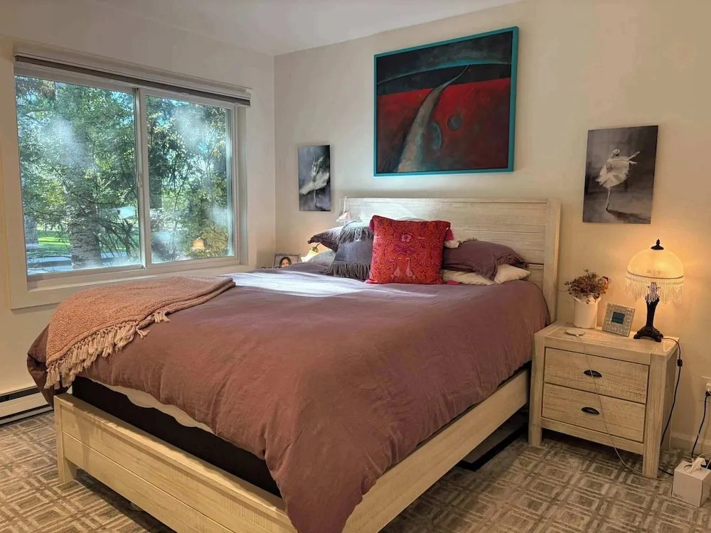 Sierra Chalet - Home With Private Deck and Views