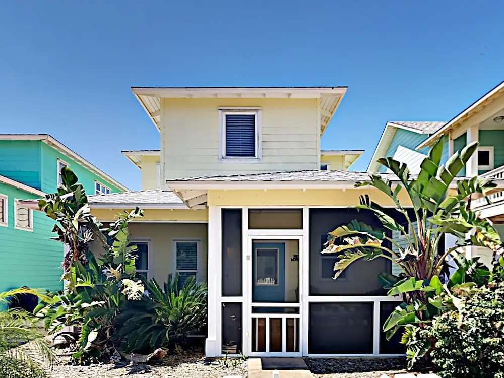 4BR Village Walk House, Pool by RedAwning