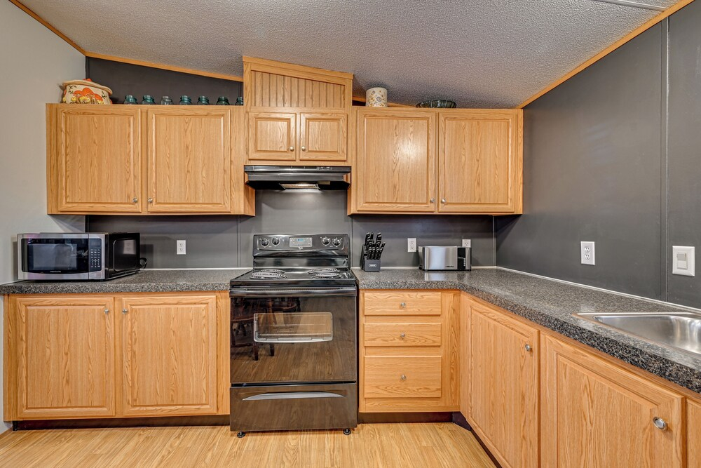 Boat, Fish, Hike & Explore: Cozy Home in Bronston