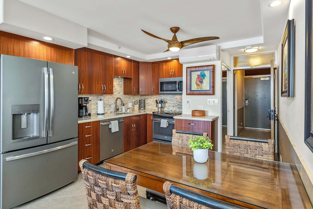 Mana Kai 811 - Oceanfront, Top Floor, Stunning Renovation, 2br, Kings, Split AC