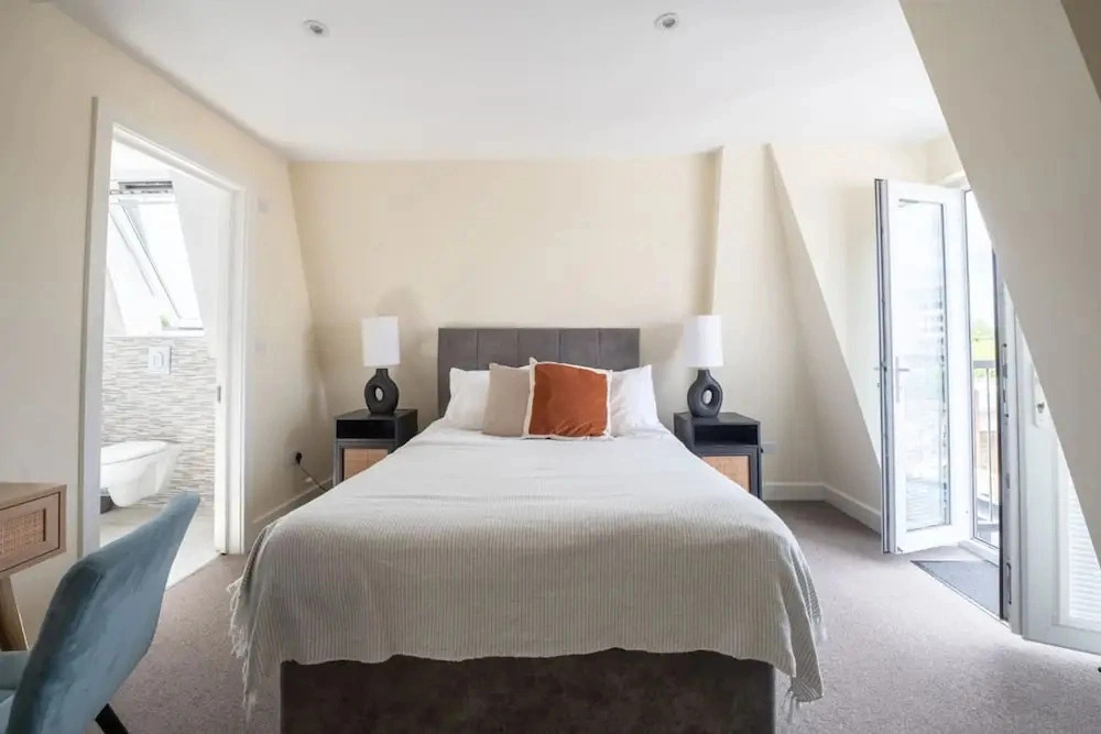 Stylish 3 Bedroom Flat CRC