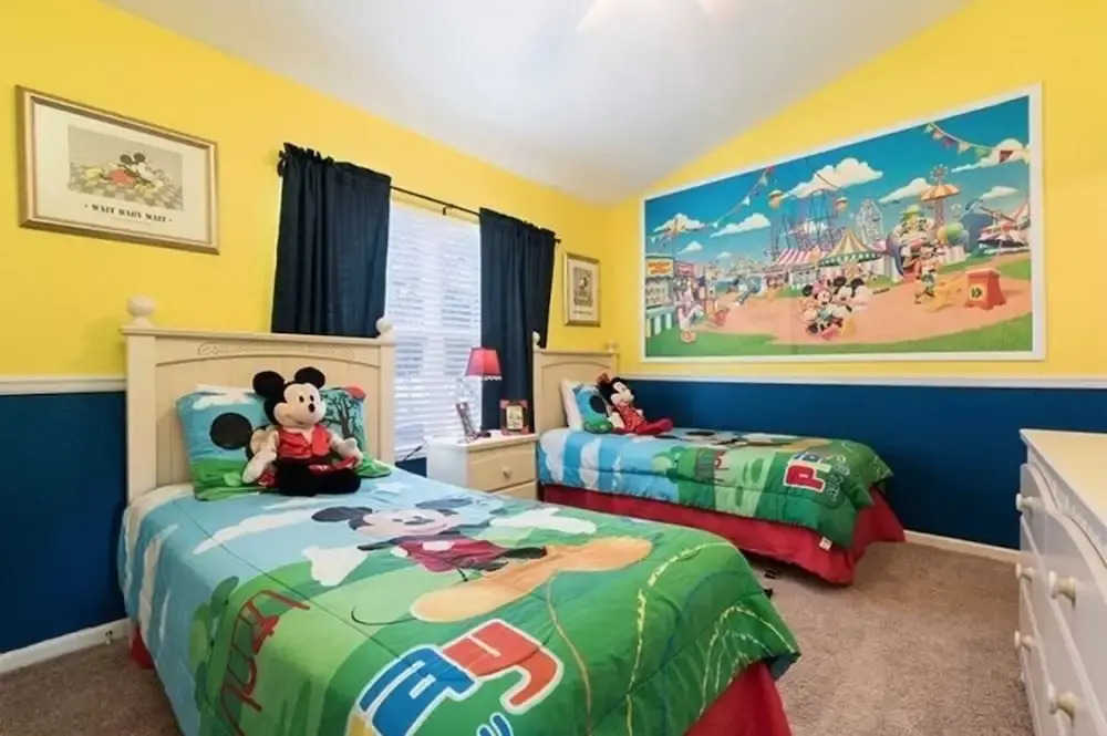 3 Br 2 Miles To Disney, Pool, Free Wifi And More 3 Bedroom Townhouse by RedAwning