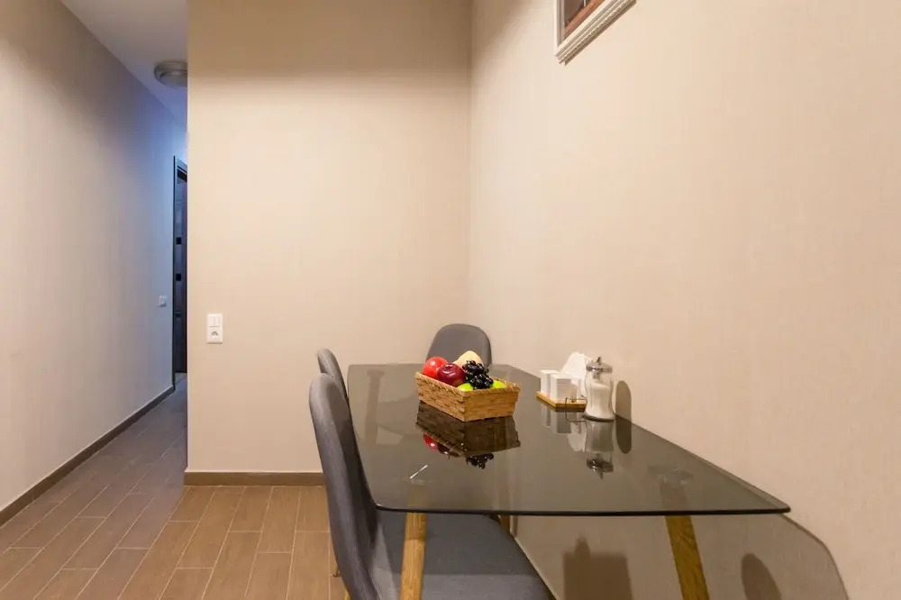 Falcon Apartments - 300 Aragveli