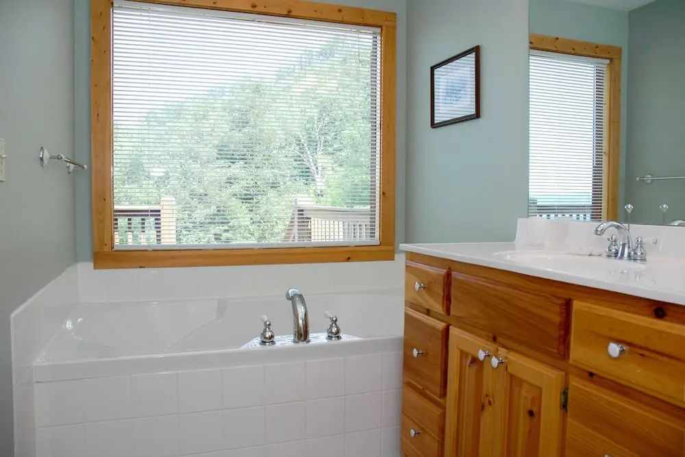 MOUNTAINTOP EXPERIENCE - 4 Br Cabin