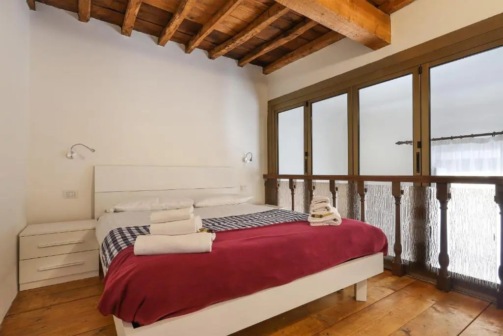 Santa Maria Novella Bright and Modern Apartment