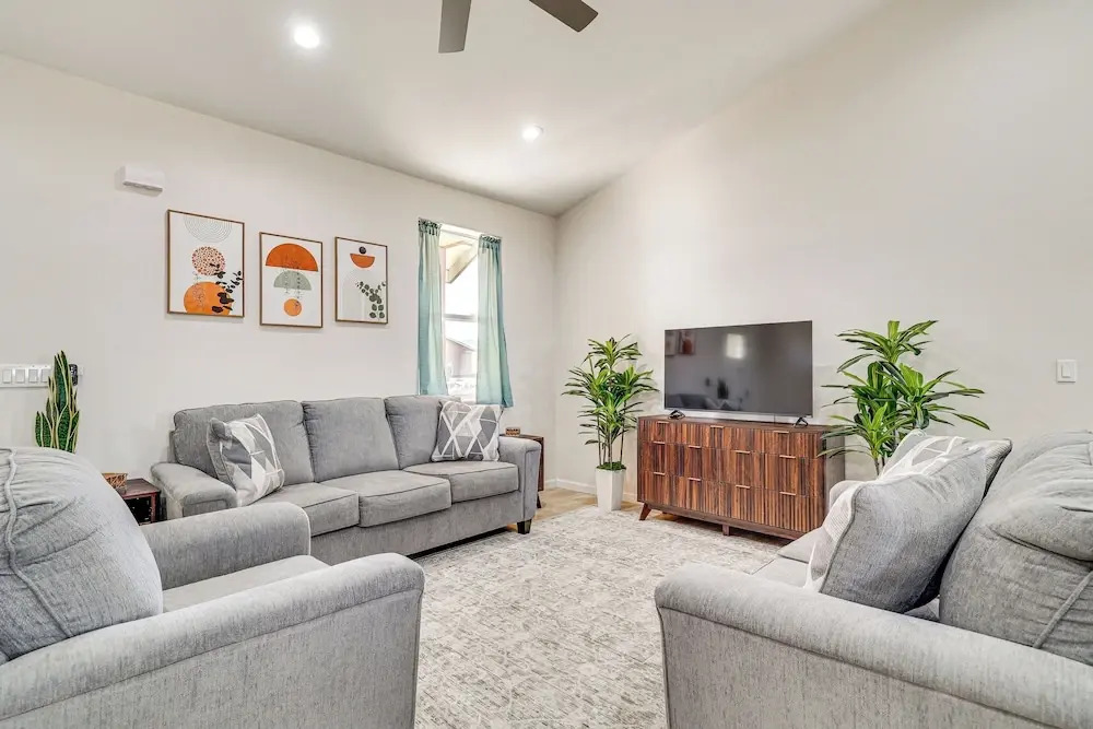 Hike & Ski! Home w/ Dog-friendly Yard in Eagar