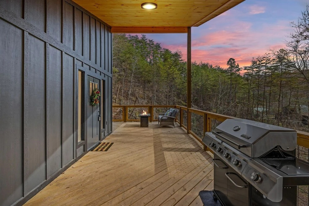 Along The Tree Top 1 Bedroom Cabin by Redawning