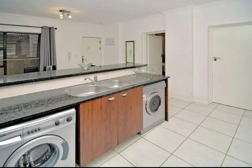 Great 2 bedroom, serviced apartment, views, pool!