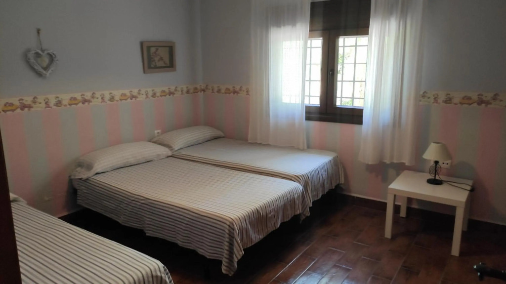 Chalet con piscina privada, natural y acogedor