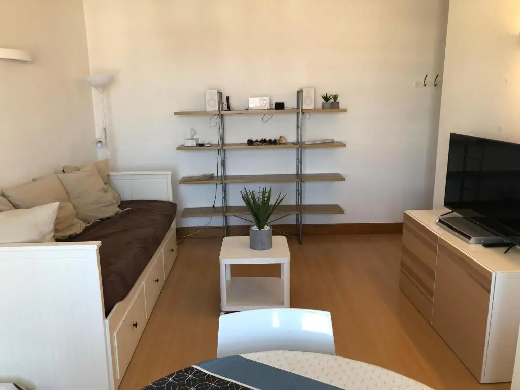 Appartement lumineux, avec balcon, à 200m de la plage