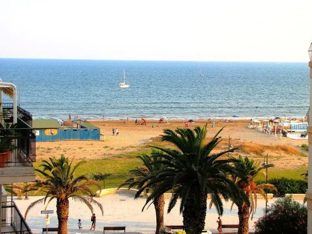Alsave CaseSicule, Sea View Apartment with Veranda and Terrace, 50 mt from the Beach
