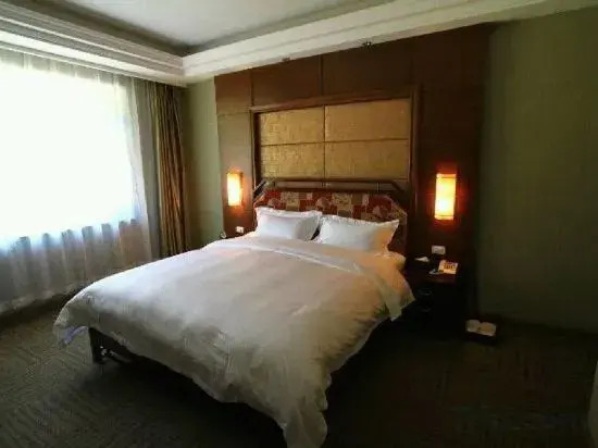 Phoenix Mountain Holiday Hotel