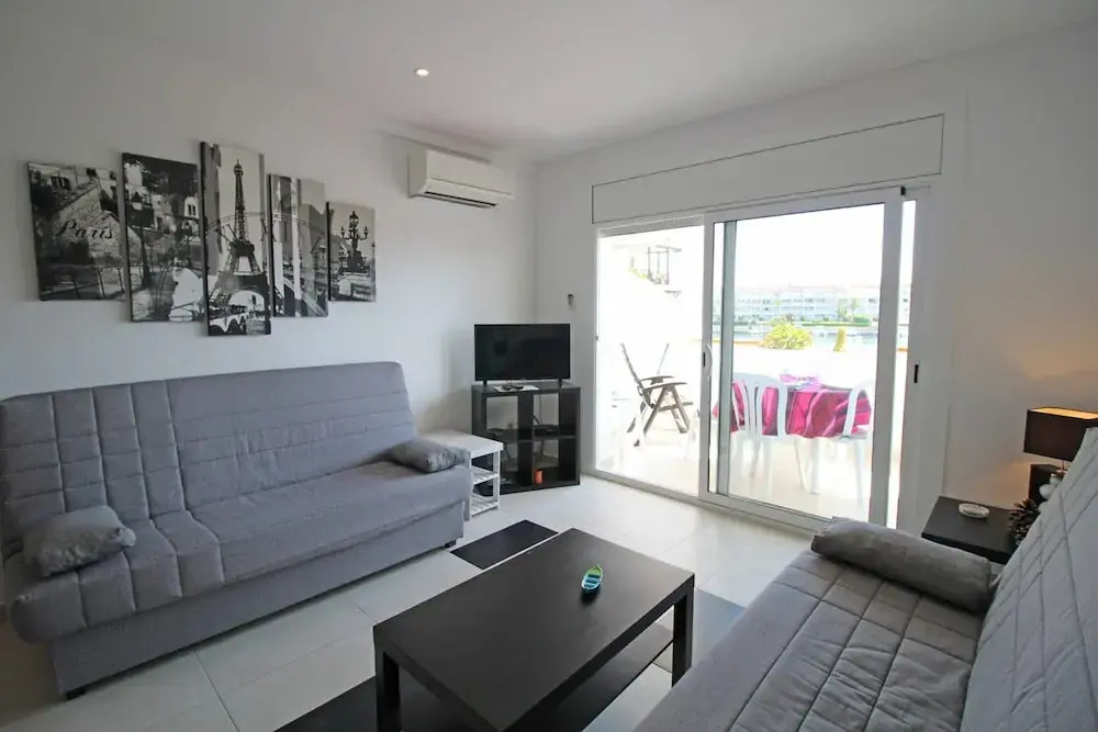 Apartment in Empuriabrava With Canal Views