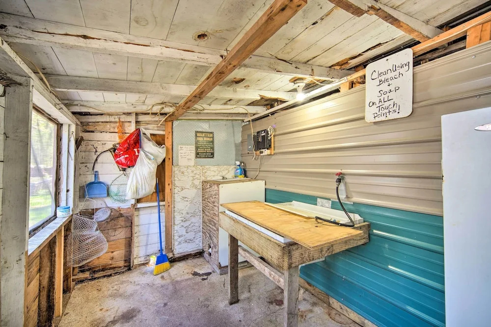Stone Lake Cabin: Grill & Access to Fishing!