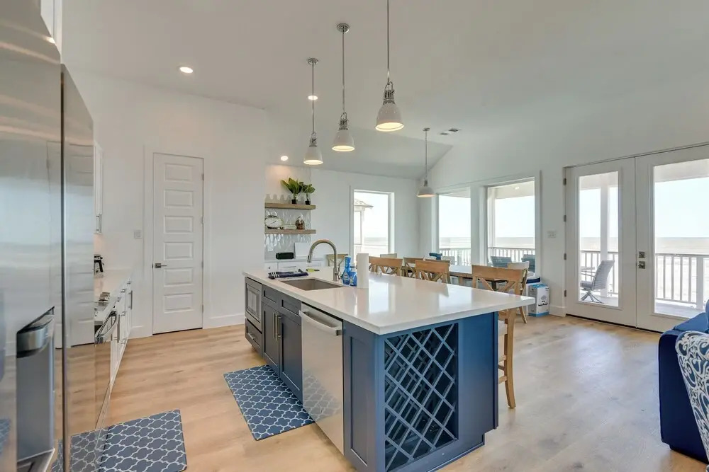 Ocean Views, Steps to Sand! Coastal Galveston Gem