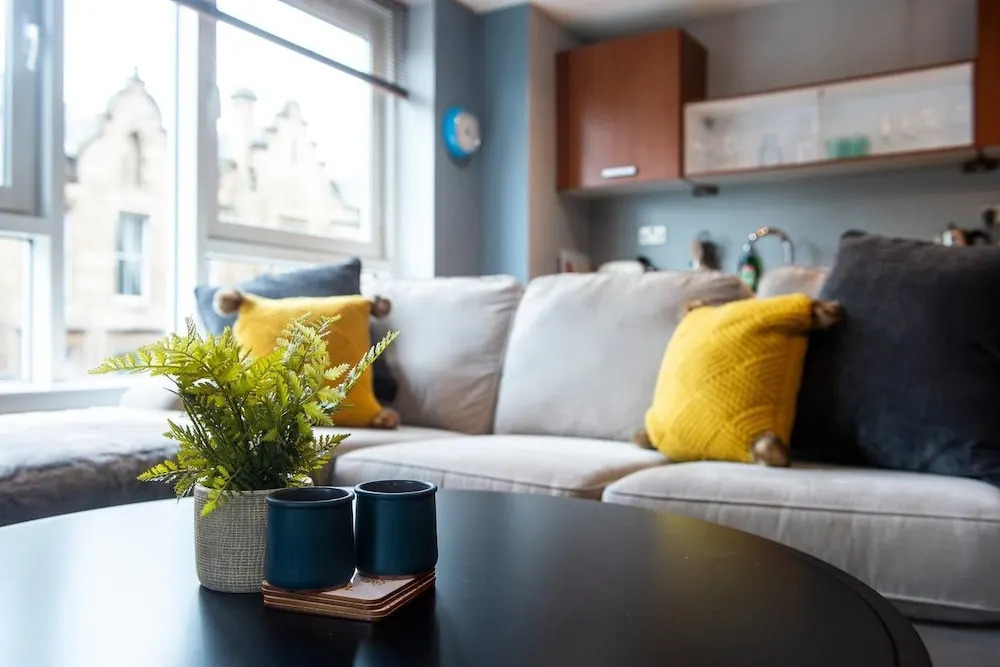 Modern 2 Bed Merchant City Apt With Lift!
