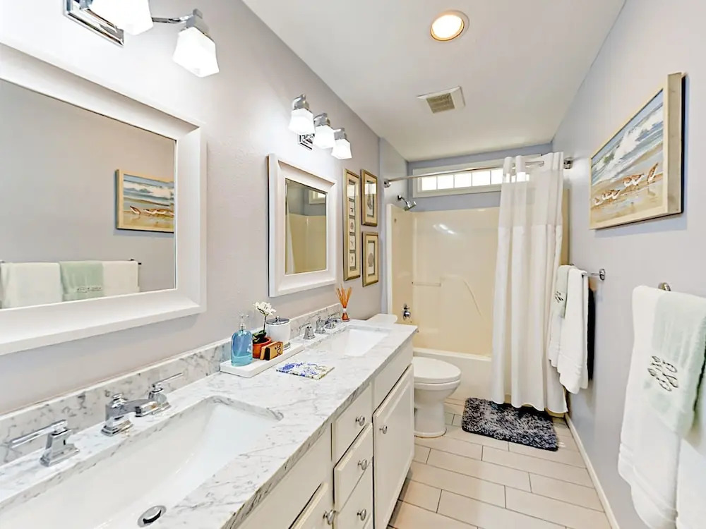 4131 Spoonbill Ln Home - 4 Br home by RedAwning