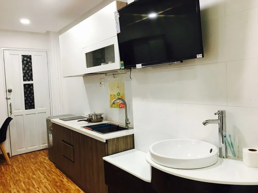Smiley Apartment 11