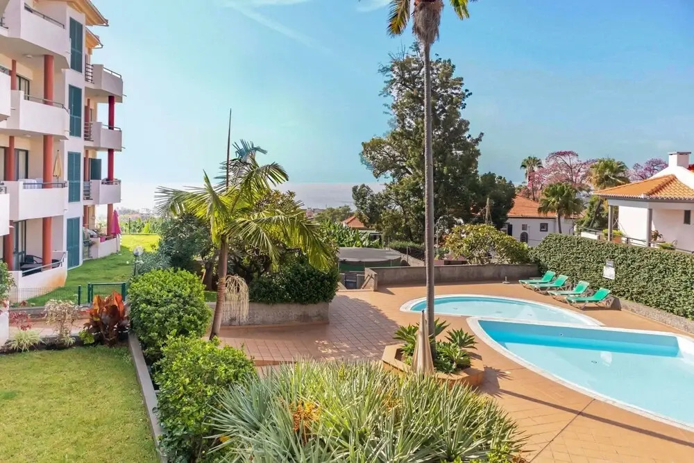 City Breaks With Pool - Belvedere Apartment