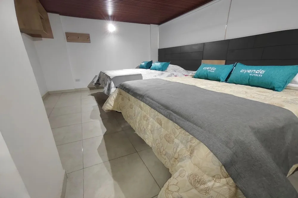Ayenda Gold House