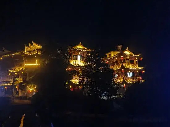 Furong Town and Slow Yueshe (Lotus Pool Shop)