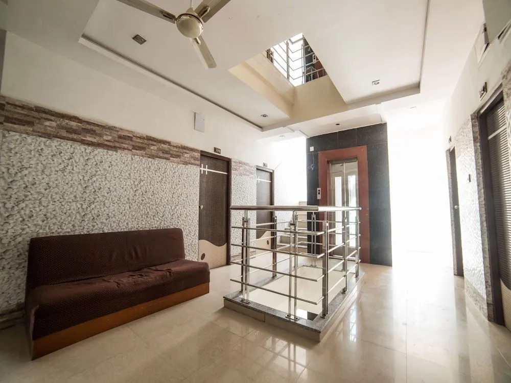 OYO 14816 Hotel Omni