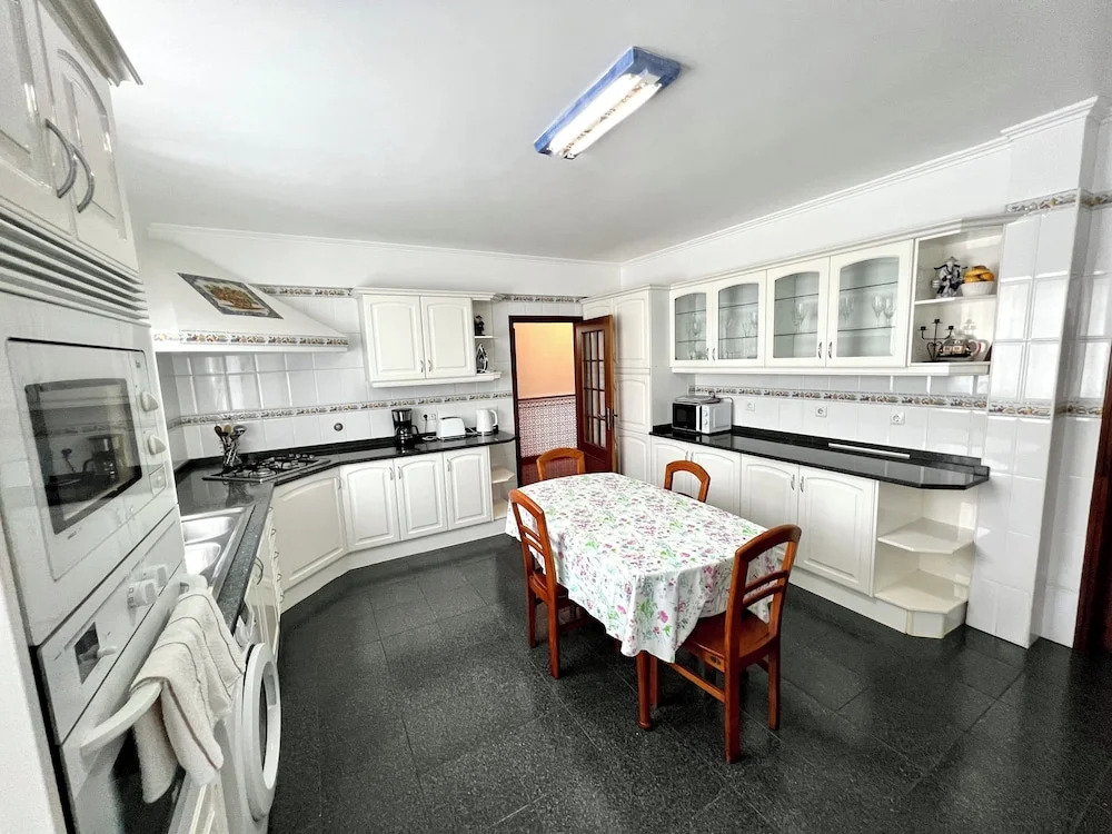 Classic Tranquil Madeiran 4-Bedroom Villa Funchal