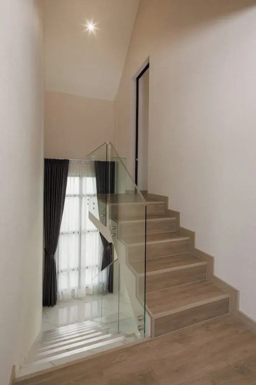A9 Airport Modern Pool Villa