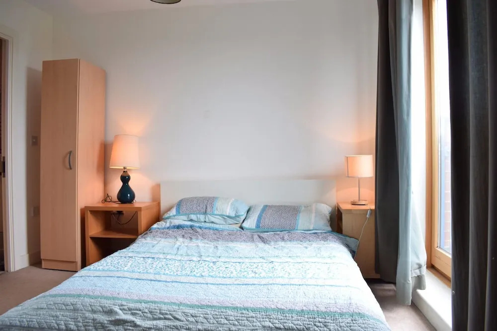 2 Bedroom Apartment With Balcony and Park Views