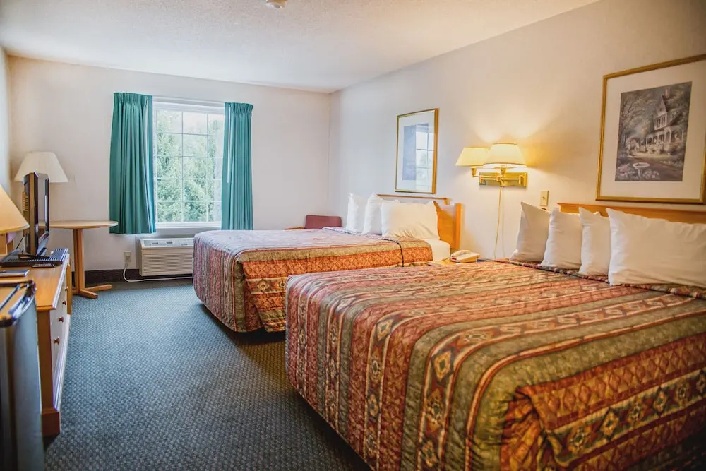 Econo Lodge Inn And Suites