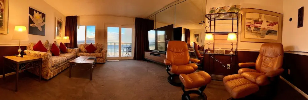 Holiday Surf And Racquet Club 403 1 Bedroom Condo by Redawning