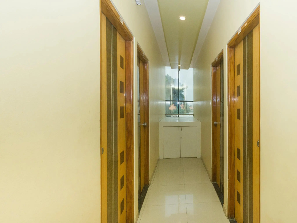 OYO Flagship 18893 Hotel Shweta