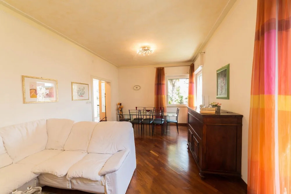 Desenzanoloft Villa Palm Garda Beach official partner Homes and Villas by Marriott Bonvoy