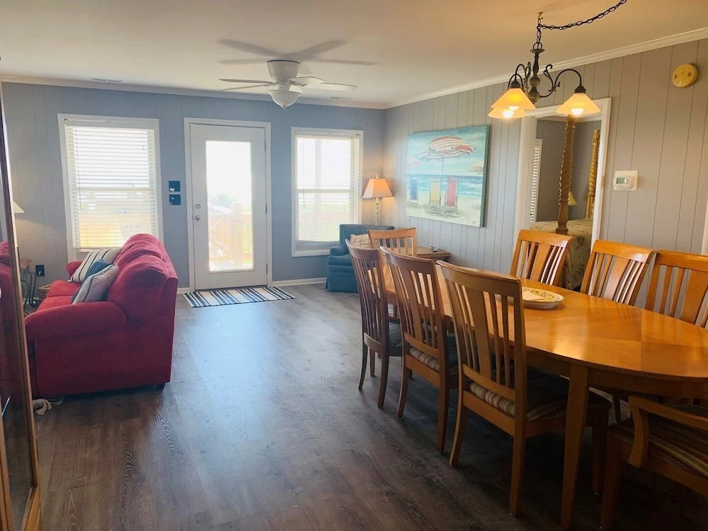 J Chalet - 4 Br Home