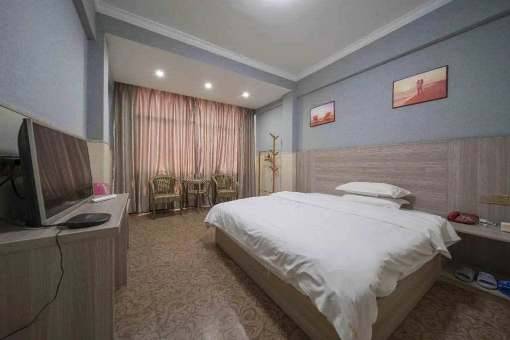 Sunshine Holiday Hotel
