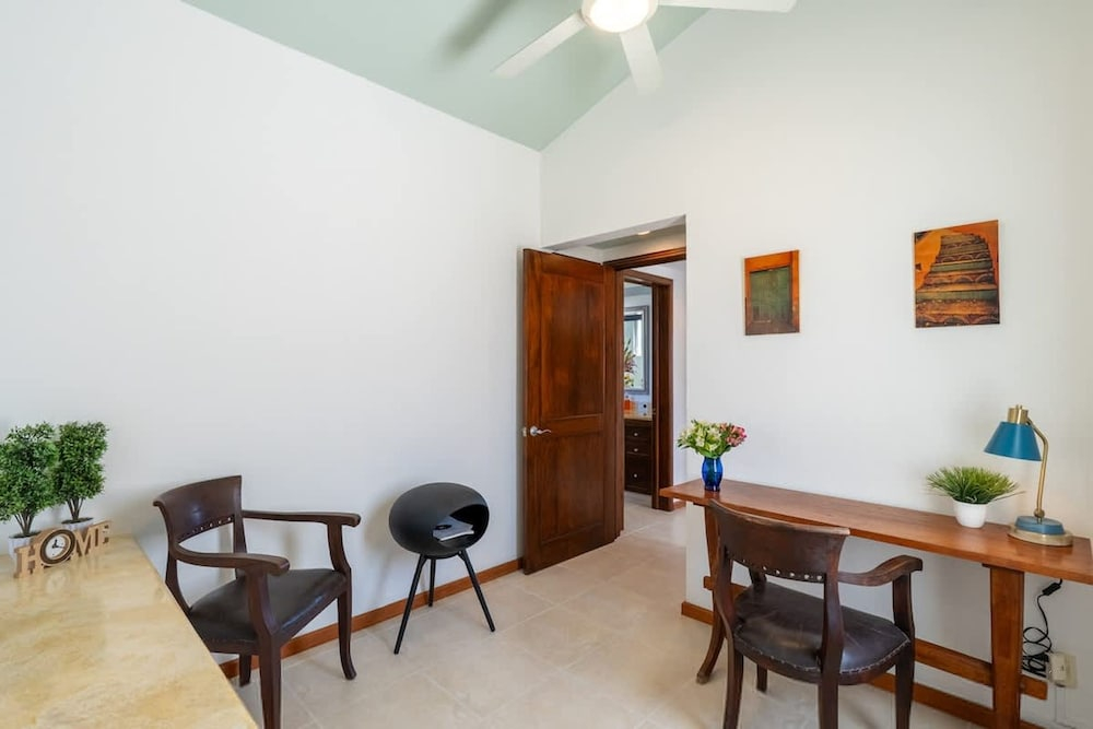 Sleeps 6 Views Beach 1 Block Gated
