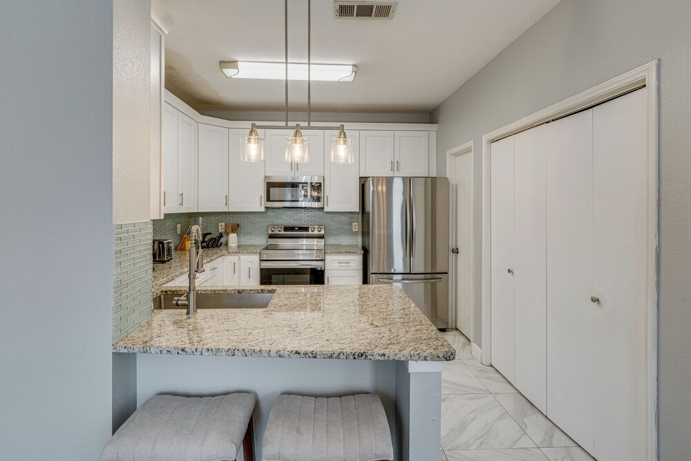 Pet Friendly! Renovated Arlington Home Near At&t