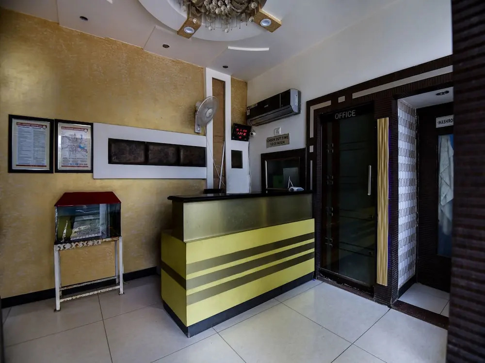 OYO 15769 Hotel Alpine Inn