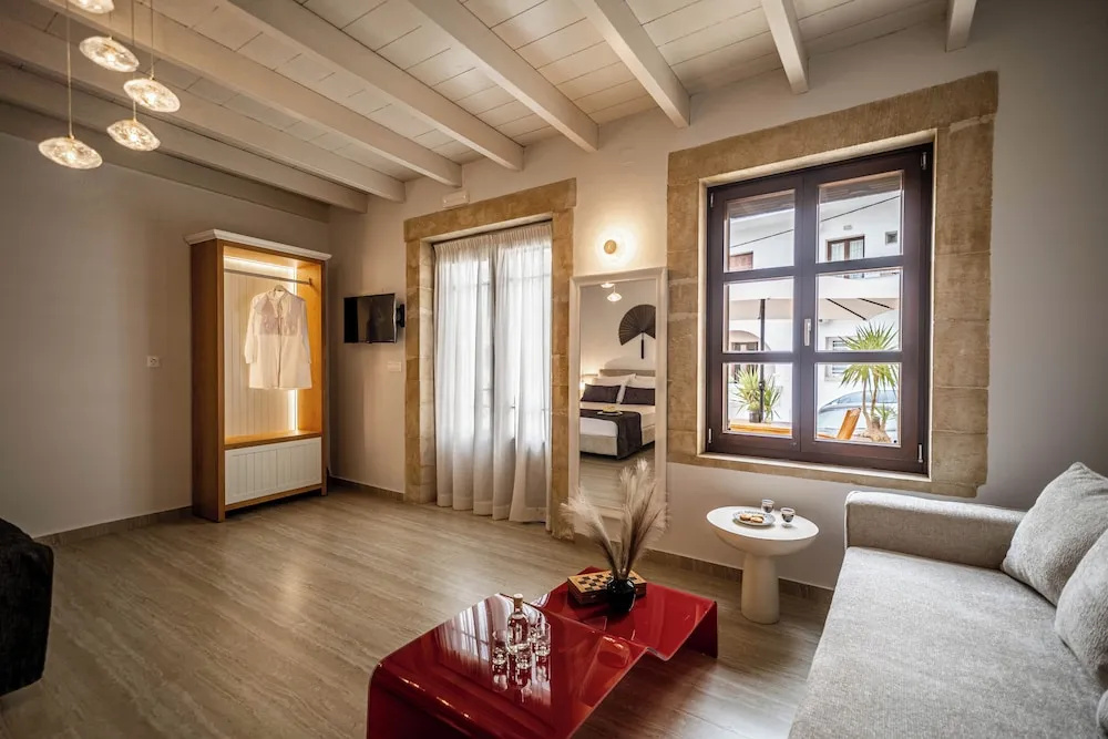 Lithinon Suites & Studios Blue