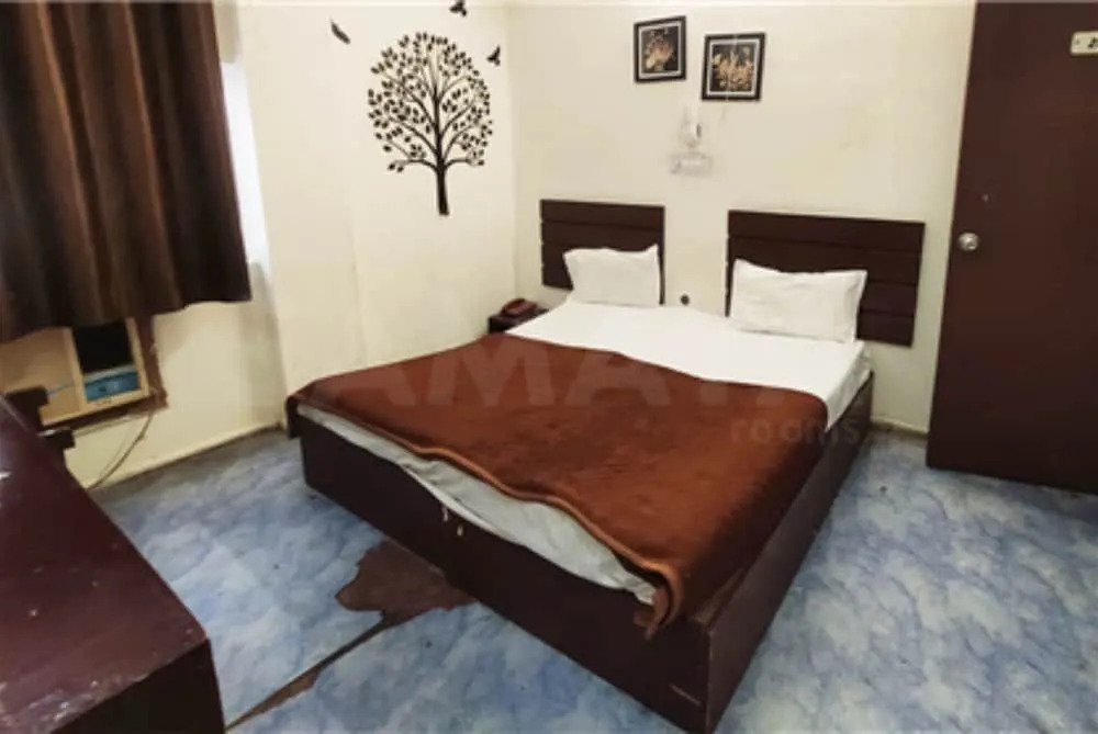Goroomgo Hotel Baba Sunrise Lucknow