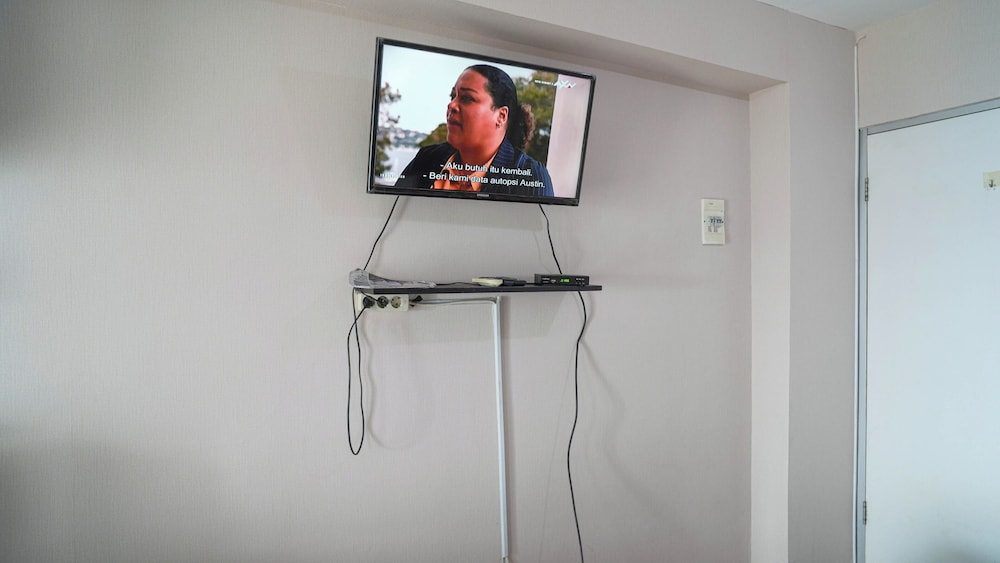 Studio Near Baywalk Mall At Apartment Green Bay Pluit